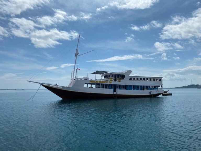 Lombok-to-Komodo-4D3N-Open-Trip-2026-Schedule-Latest-Prices-Phinisi-Sailing