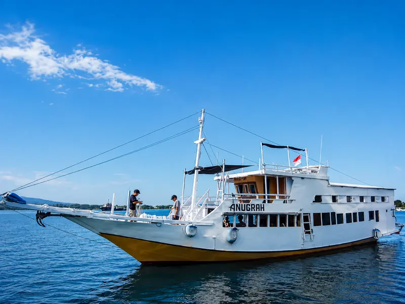KLM Anugerah liveaboard boat sailing from Lombok to Flores